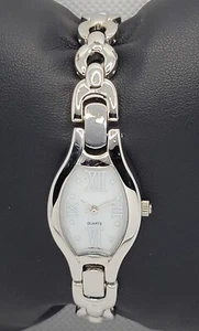 Ladies Elegant Stylish White Dial Silver Tone Case Link Bracelet Analog Watch L1 - Picture 1 of 9