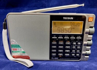 Tecsun PL880 Portable Digital PLL Dual Conversion World Band Shortwave Receiver - Image 1 of 4