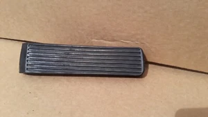 Mercedes Benz W123 300D AT  Accelerator Pedal Rubber Pad 1233010082 OEM - Bild 1 von 10