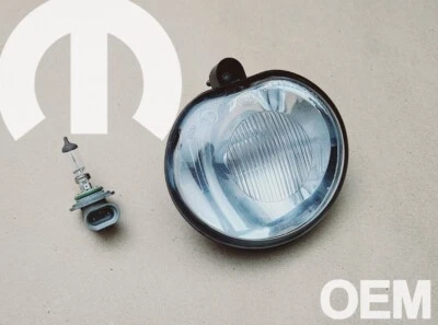 2004 2005 2006 Dodge Durango Fog Lamp Housing Assembly Light Mopar OE OEM - Image 1 of 4