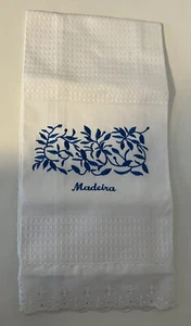 Toalla de té de mano con bordado azul Madeira 100% algodón nueva - Imagen 1 de 6