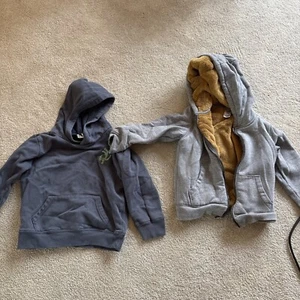 Lot of 2 boys sweatshirts Size 4T and 5T - Picture 1 of 6