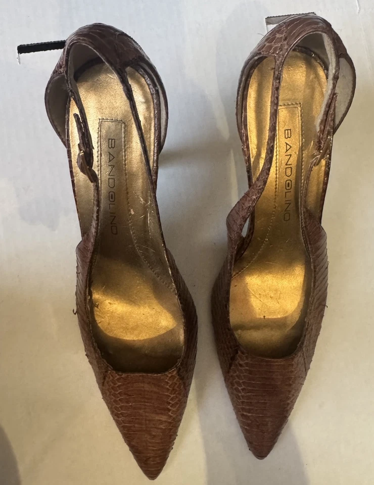 Zapatos Bandolino para mujer de cuero con tira trasera, marrón imitación piel de serpiente 8M Foto 1 de 4