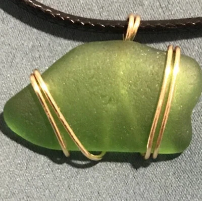 Ожерелье из морского стекла ручной работы кулон из матового зеленого морского стекла - Изображение 1 из 4