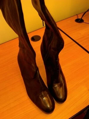 Stuart Weitzman Botas Cuero Negro 91/2 9.5 M Cremallera Hasta la Rodilla Tacón Foto 1 de 4