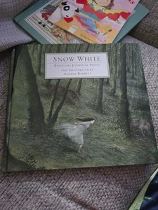 Snow White Illustrated BY Angela Barrett HC - Picture 1 of 3