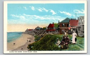 Marshfield MA, Ocean Bluff, gente mirando hacia el agua, cabañas, postal - Imagen 1 de 2