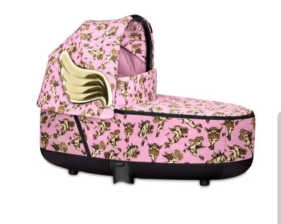 Cybex Priam Carrycot Jeremy Scott (Cherub Pink) - Image 1 of 4