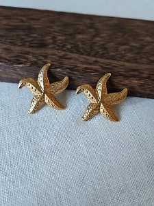 Pendientes perforados estrella de mar tono dorado - Imagen 1 de 3