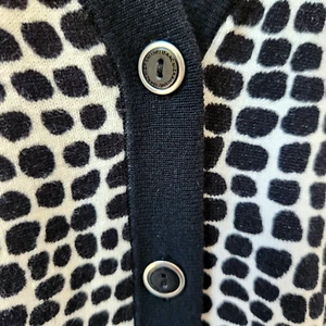 Isaac Mizrahi Live Cardigan Sweater Size XL Black White Print V Neck Long Sleeve - Picture 1 of 6