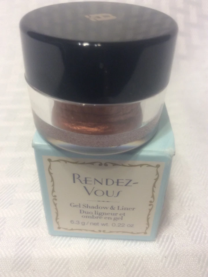 Sombra y delineador en gel AVON Rendez-Vous en SPLENDEUR MAGNIFICENCE 0,22 oz. Foto 1 de 4