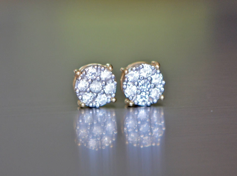 Aretes vintage con racimo de diamantes de oro amarillo de 14 k Foto 1 de 4