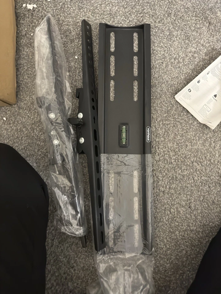 VonHaus 3000473 Tilting Bracket Mount for 26inch - 55inch TV's - Image 1 of 3