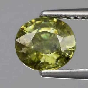1.58 ct Natural Oval-cut Yellowish-Green SI1 Demantoid Garnet (Madagascar) - Picture 1 of 4
