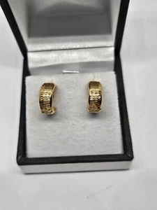 9kt Gold Earrings Small True Huggies (0.55g) - Picture 1 of 4