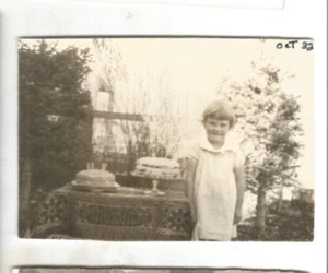 2 3/4 BY 4 FAMILY PHOTO PASTY RAE BACHTELL ASHLAND OREGON BIRTHDAY CAKE CANDLES - Picture 1 of 2