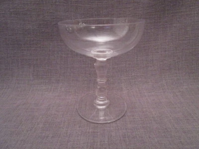 Coupe a champagne ancienne en cristal - Photo 1/2