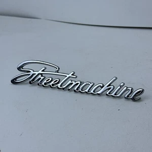 Chrome Die Cast STREETMACHINE Emblem with 3 Stud Mount S1002 - Picture 1 of 5