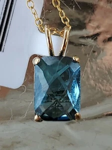 Colgante de corte esmeralda labrado azul circón oro amarillo sólido de 14 quilates - Imagen 1 de 12