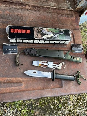 Cuchillo sobreviviente vintage con funda y accesorios Foto 1 de 4