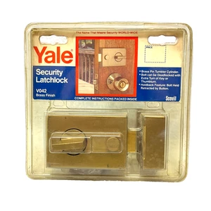 Vintage Yale Security Latchlock V042 Brass Finish - New in Original Package - Picture 1 of 10