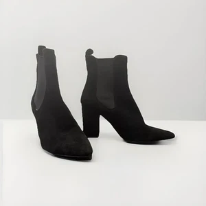 Steve Madden Sz 9.5M Subtle Black Suede Dual Gore Pull-On Block Heel Boot - Picture 1 of 8
