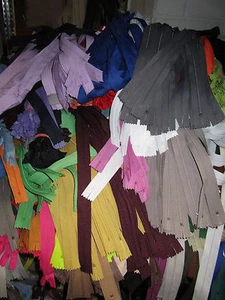 (0,36 €/Stück)  50 Stück Kleider, Kissen Taschen Marken Reißverschlüsse 25-60 cm - Picture 1 of 2