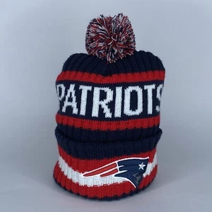 New England Patriots '47 Marke Beanie Bommel Wintermütze rot weiß blau gebraucht, in einwandfreiem Zustand - Bild 1 von 7