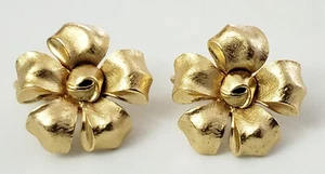 Vintage Trifari Crown Goldtone Gold Tone Flower Floral Clip On Earrings, Signed - Picture 1 of 4