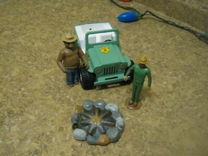 70s Tonka Smokey The Bear and Ranger Rick with Smokies Green Jeep and Fire Pit. - Picture 1 of 16