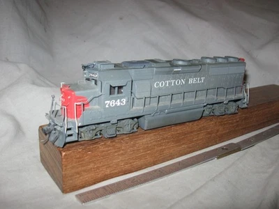 X3803 HO ATLAS COTTON BELT RR 7643 EMD GP40 DIESEL LOCO - Image 1 of 2