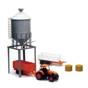 New Ray Kubota Farm Set w/ M5-111 Tractor, Wagons, Grain Bin & Bales SS-33213B - Picture 1 of 1