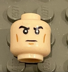 LEGO Light Nougat Flesh Minifig Head Stern Concerned Serious Angry Look - Picture 1 of 1
