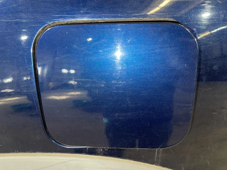 03-08 PONTIAC VIBE Fuel Tank Door DARK BLUE METALLIC PAINT CODE 62U - Изображение 1 из 1