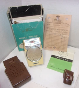 Radio de plástico transistor portátil Ross Triumph TPR 561 vintage años 60 con caja - Imagen 1 de 19