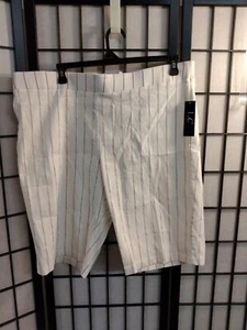 LAURA CRUZ LADIES PLUS PULL ON SHORTS WHITE W/BEIGE STRIPES SZ 3X NWT - Picture 1 of 4