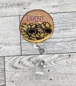 RN Flower Engraved Wood Round Lasered Retractable Badge Reel for Keychain ID - Imagen 1 de 13