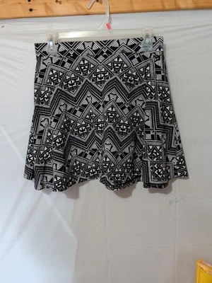 PINK Victoria's Secret black and white tribal geometric print mini skirt Large  - Image 1 of 2