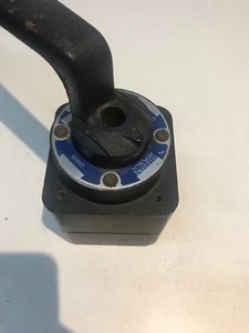 PARKER HANNIFIN, TELEDYNE REPUBLIC LO-TORQ SELECTOR VALVE CR8111E-1/2HS27 - Picture 1 of 2