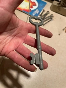 Llave esqueleto grande Suburban Toy Co. No estoy seguro de qué es 4 7/8" tal vez llave real - Imagen 1 de 9