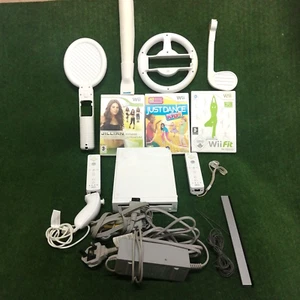Paquete de consola Nintendo Wii configuración completa con 3 controladores de juegos rueda Nunchuck - Imagen 1 de 14