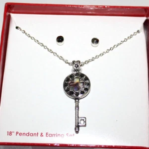 Juego de collar colgante en forma de llave rojo oscuro cadena aretes en caja - Imagen 1 de 5
