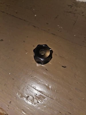 85 HTF VINTAGE USED BLACK ROUND 1 INCH BAKELITE KNOB 1/4 INCH SHAFT DIY - Image 1 of 4