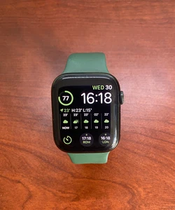 Apple Watch Series 7 45mm Green Aluminum Case with Clover Sport Band Smart Watch - Zdjęcie 1 z 8