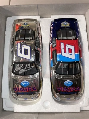 Mark Martin # 6 2005 Viagra paquete de dos autos autografiado calibre 1/24 equipo ¡RARO! Foto 1 de 4
