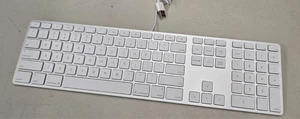 Genuine Apple A1243 Wired Mac Standard USB Keyboard CLEAN OEM Tested! - Picture 1 of 5
