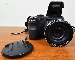 FUJI FILM FINEPIX S3200 wide-angle zoom digital camera & Carry Bag
