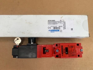 TELEMECANIQUE XCSL522B1 250V 3A NSMP 60947 Safety Limit Interlock Switch - Picture 1 of 6