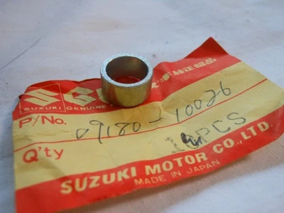 Suzuki, NOS, PE175, RL250, TC125, TS100, TS90, Spacer, # 09180-10026.   J5 Foto 1 de 3