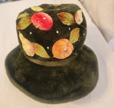 Sombrero vintage Martelle Alemania Occidental fieltro verde imitación piel cinta y hojas Foto 1 de 4